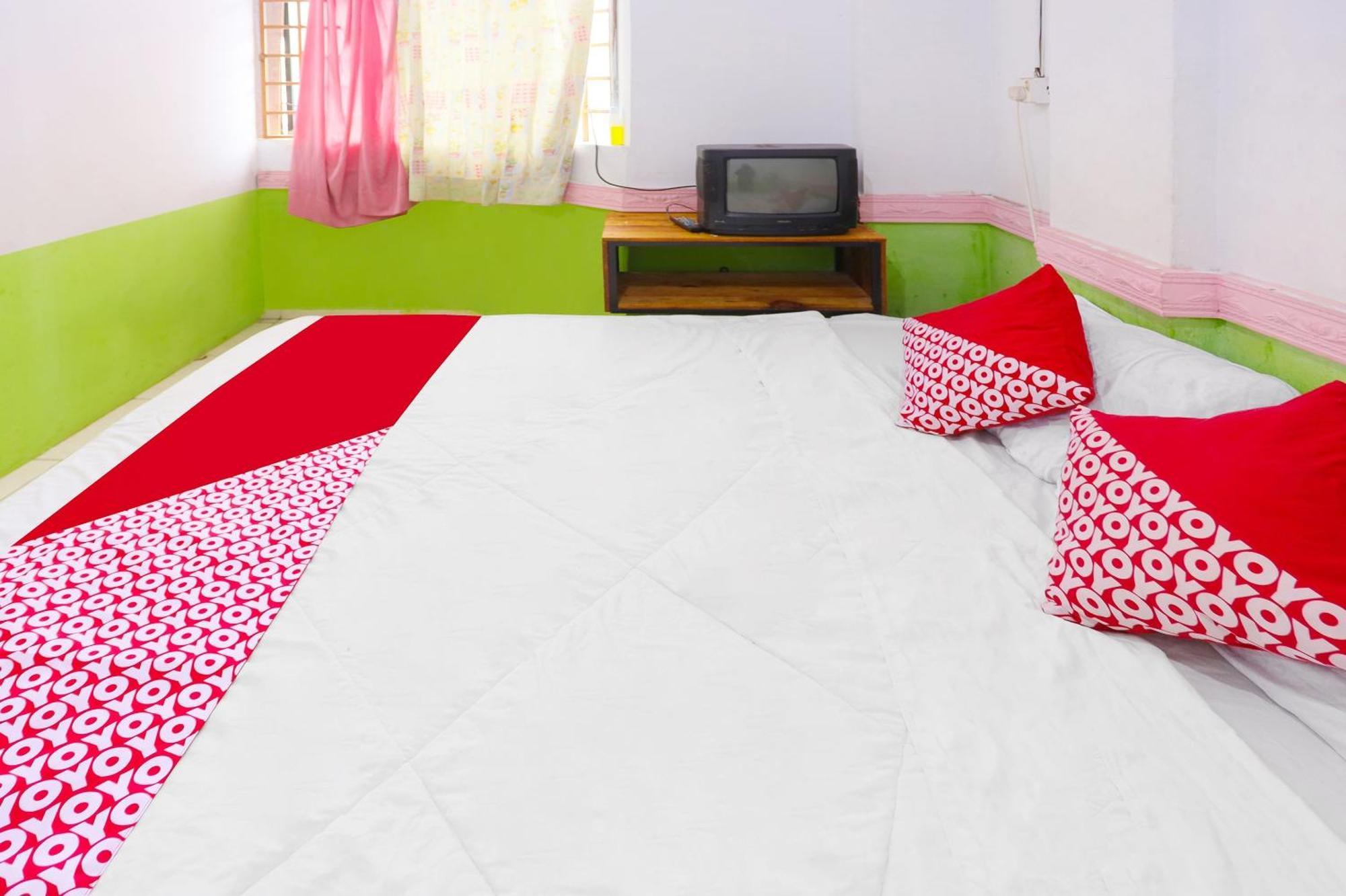 Spot On 91343 Kartika Guest House Syariahnearpantai Stres Jodoh  Exterior foto